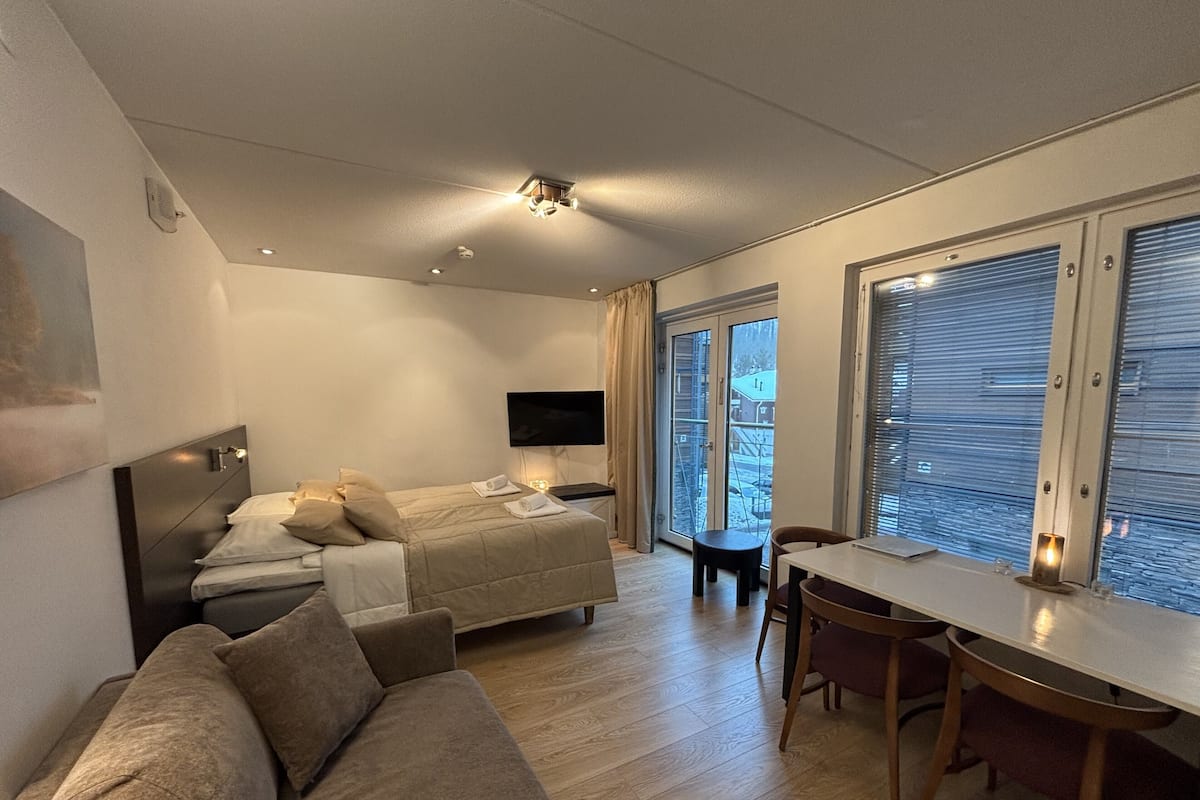 Studio B15, 2 adults+2children | 책상, 노트북 작업 공간, 다리미/다리미판, 유아용 침대