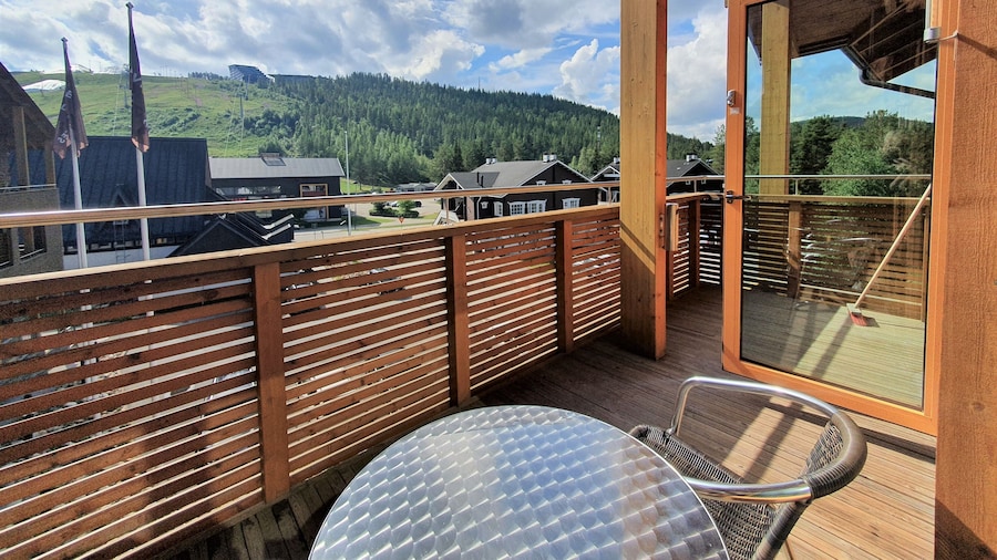 Levi Suites Levi Gold