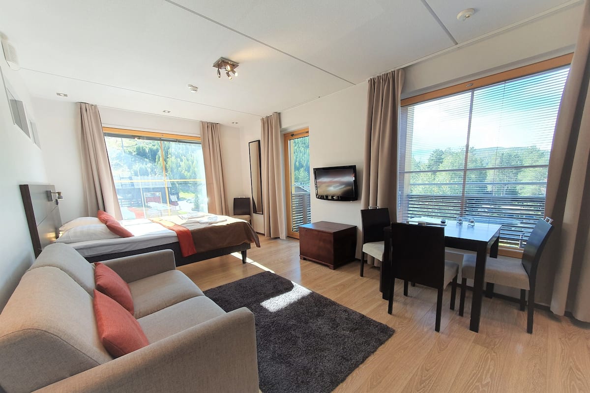 Studio C29, mountain view, 2 adults+2 children | 1 slaapkamer, een bureau, een laptopwerkplek