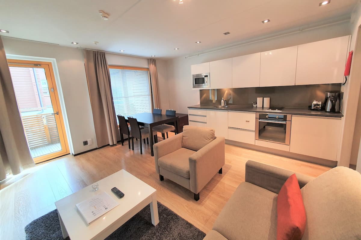 1-bedroom apartment B17 with Balcony, Sauna | Woonruimte | Een flatscreentelevisie en vloerverwarming