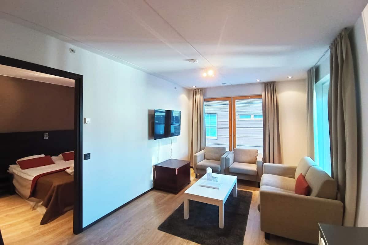 1-bedroom apartment B20 with Sauna | 책상, 노트북 작업 공간, 다리미/다리미판, 유아용 침대