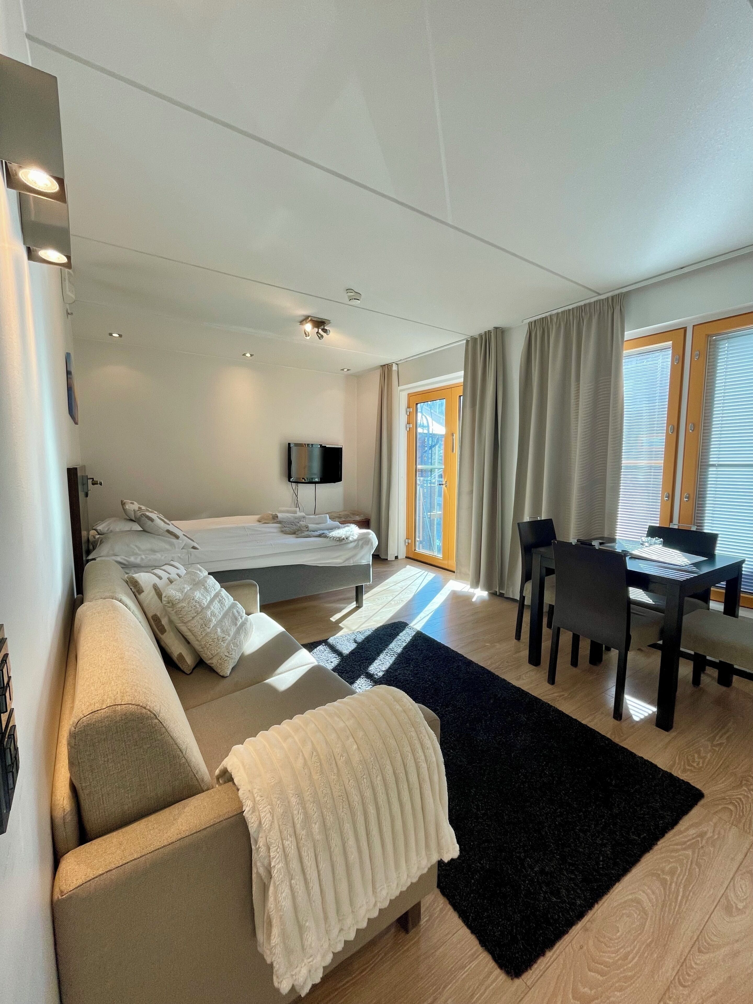 Superior Studio B19 with sauna | Desk, laptop workspace, iron/ironing board, free WiFi