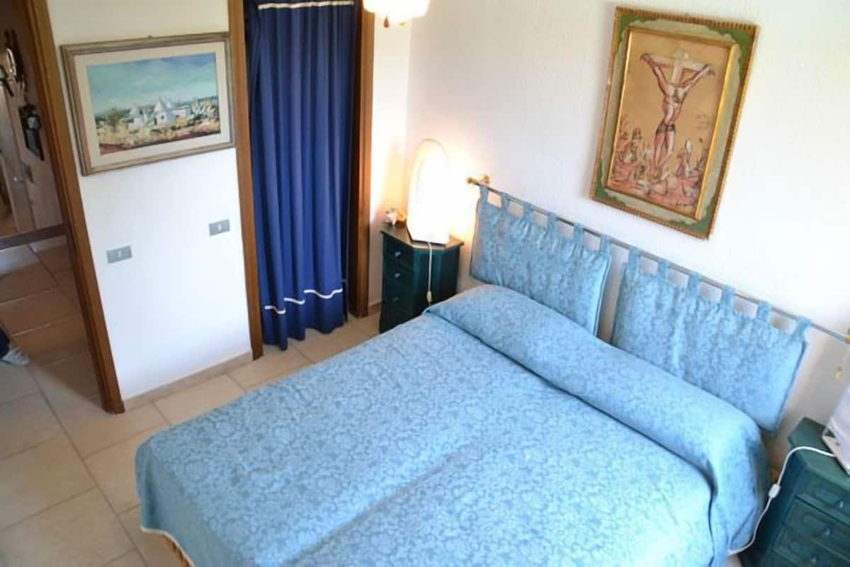 Cribs/infant beds