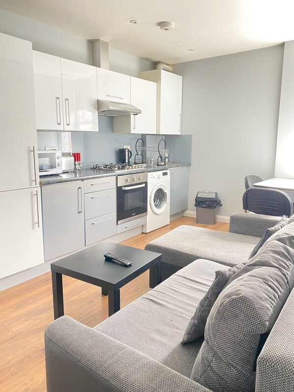 Superior Apartment, Ensuite (Standard 2 Double) | Private kitchen