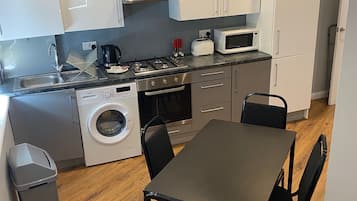 Departamento estándar, baño en la habitación (Grande Double / Twin) | Cocina compartida