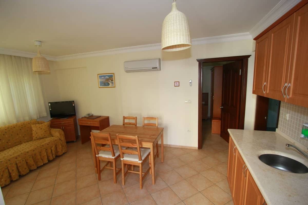 Appartement, 1 chambre | Restauration dans la chambre