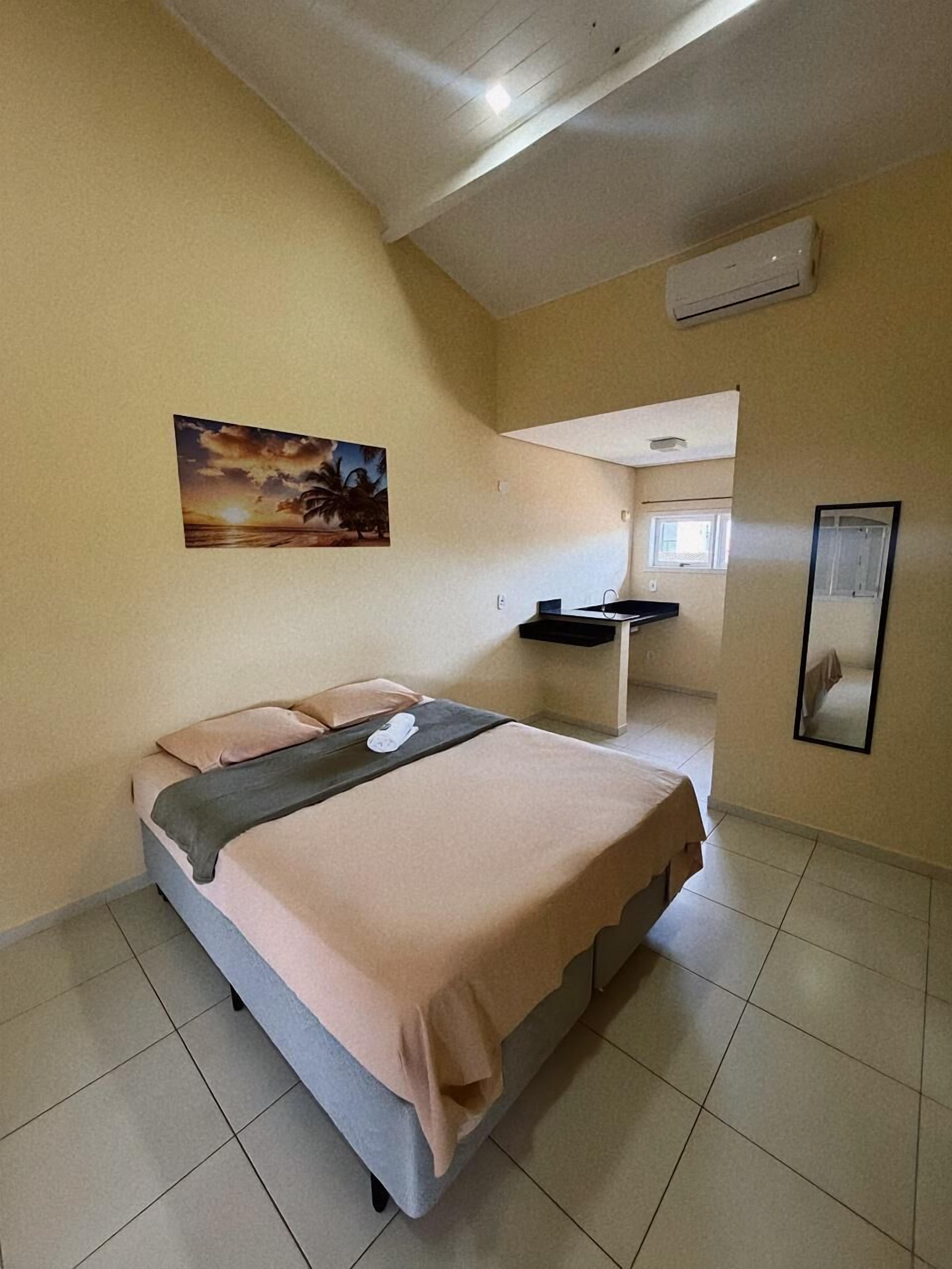 Deluxe Twin Room | Minibar, bed sheets