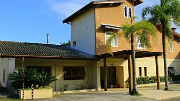 Fachada da propriedade