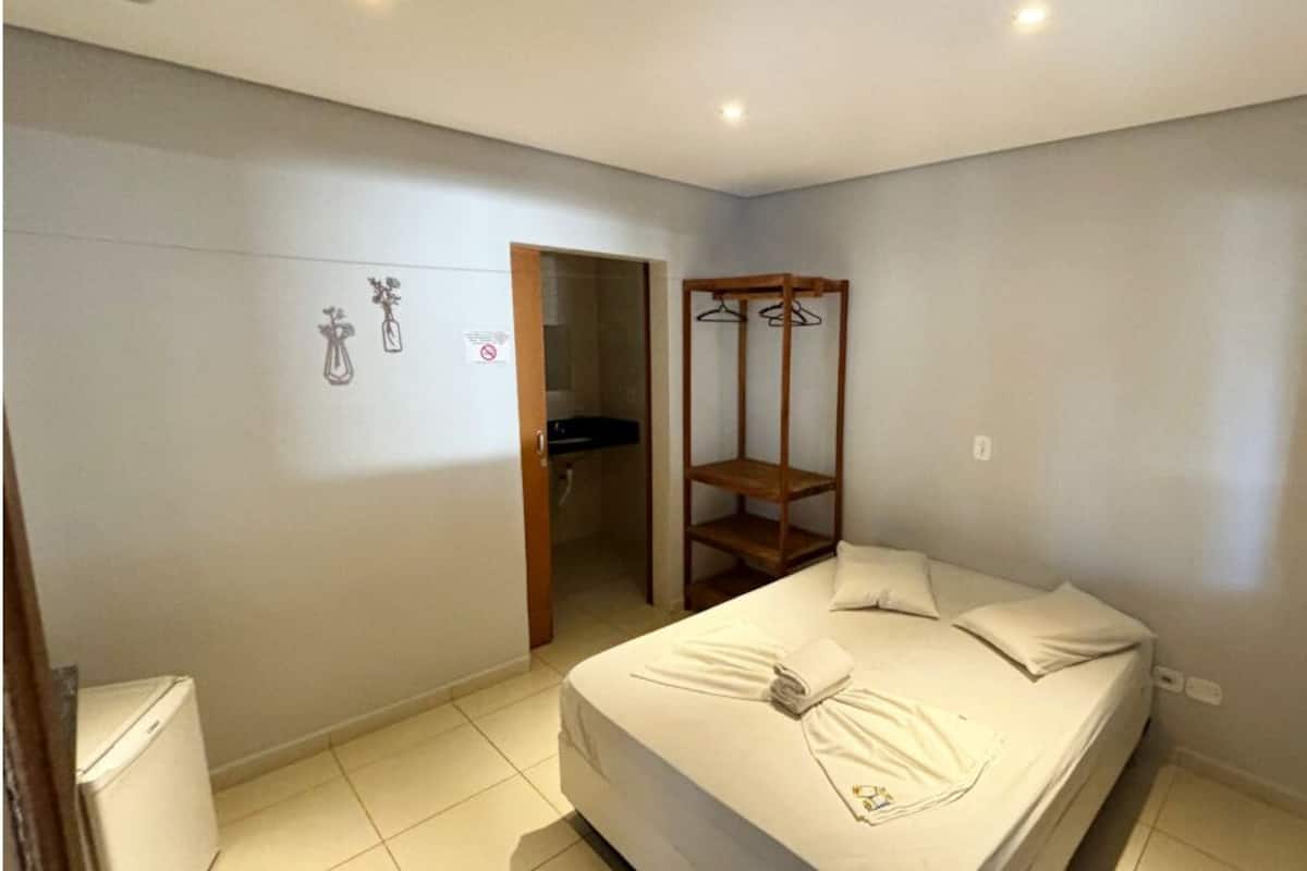 Minibar y ropa de cama