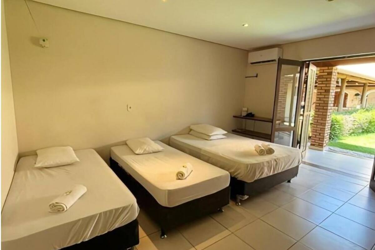 standard quadruple room | minibar, bed sheets