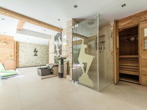 Sauna, Massage- und Behandlungsräume