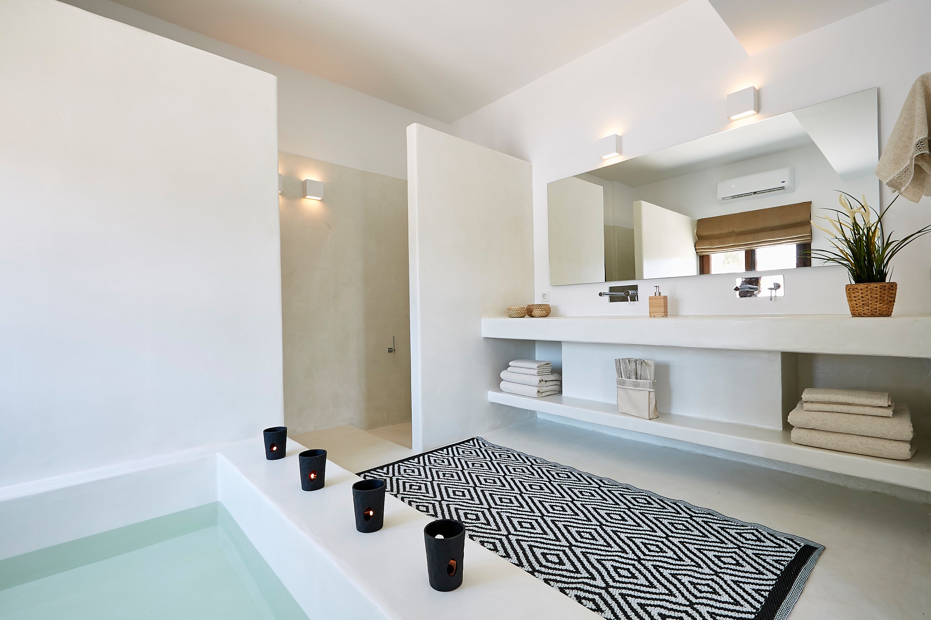 House, 3 Bedrooms | Bathroom | Designer toiletries, hair dryer, bathrobes, slippers