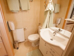 Een douche, gratis toiletartikelen, een haardroger