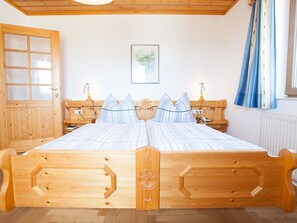 1 slaapkamer, luxe beddengoed, een bureau, babybedden (toeslag)