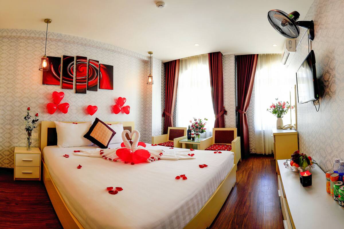 Premium bedding, down duvets, Select Comfort beds, in-room safe