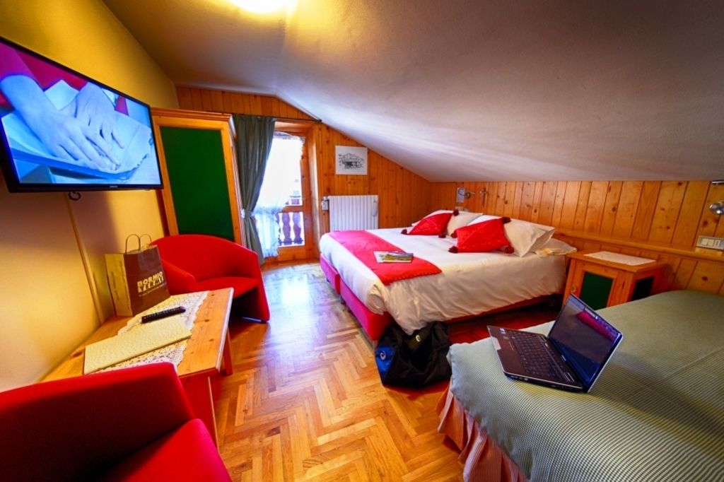 in-room safe, desk, soundproofing, free wifi