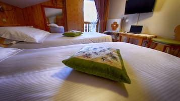Quarto família | Cofres nos quartos, escrivaninha, quartos à prova de som