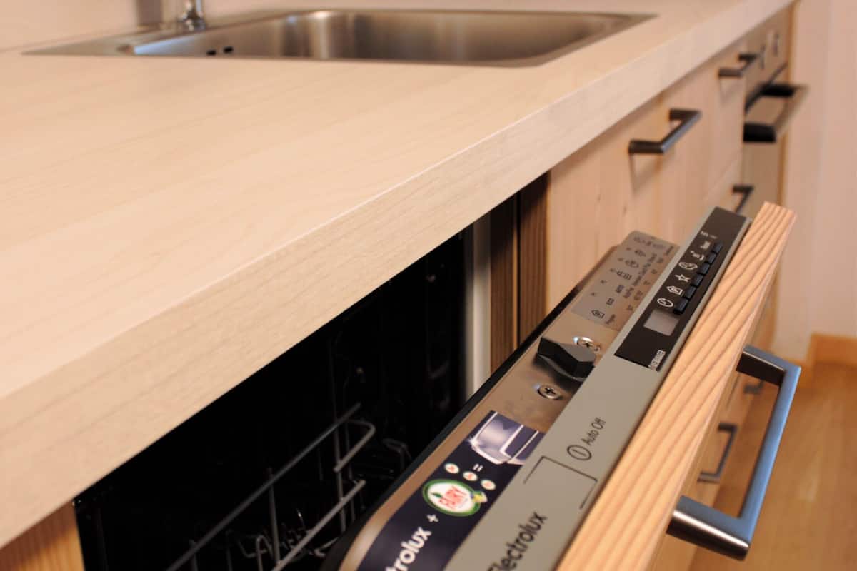 superior suite, accessible, kitchenette | private kitchenette | electric kettle