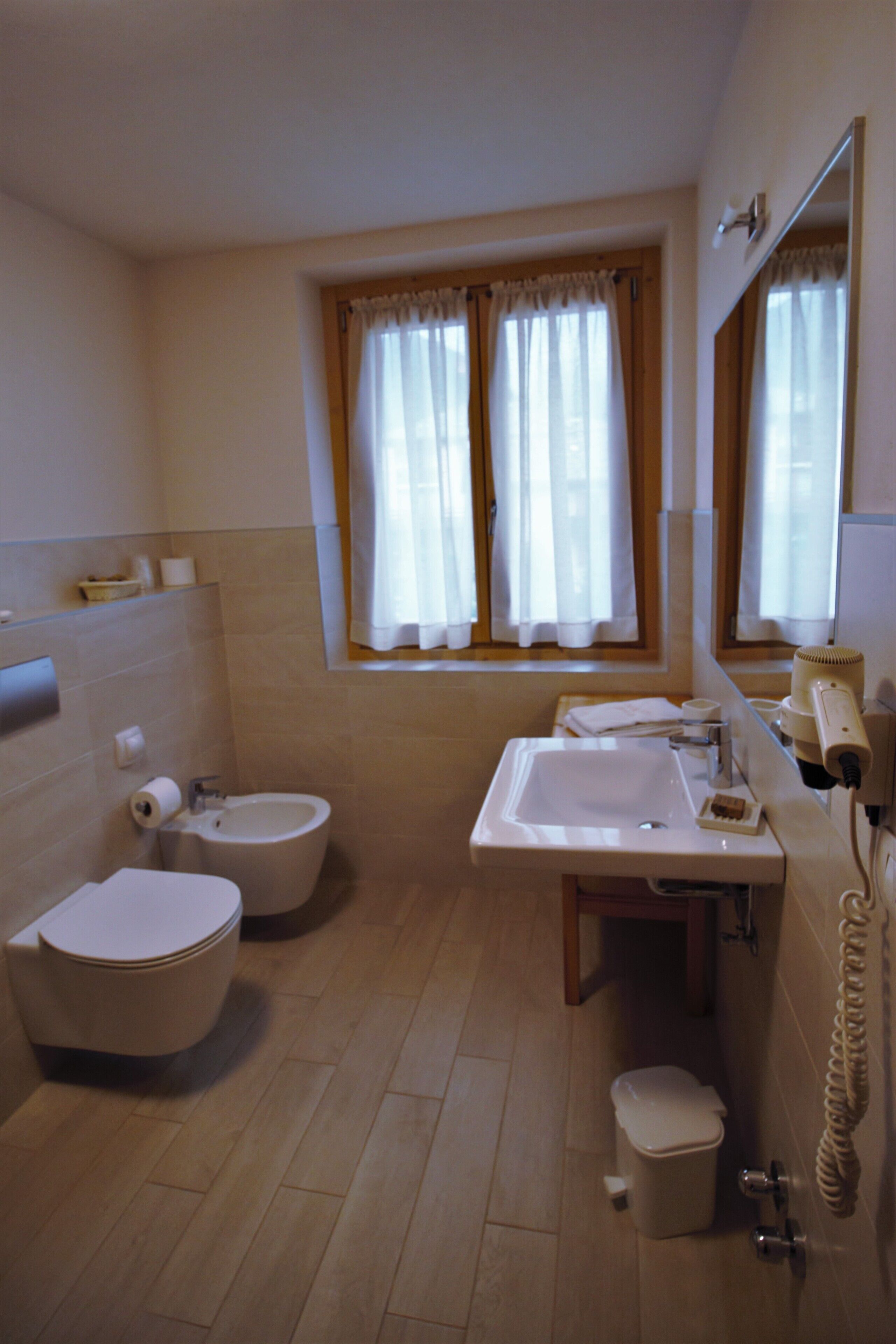 superior suite, accessible, kitchenette | bathroom | shower, free toiletries, hair dryer, bidet
