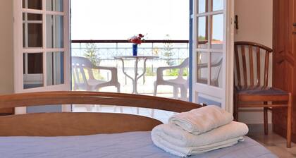 Tzivras Villa & Apartments