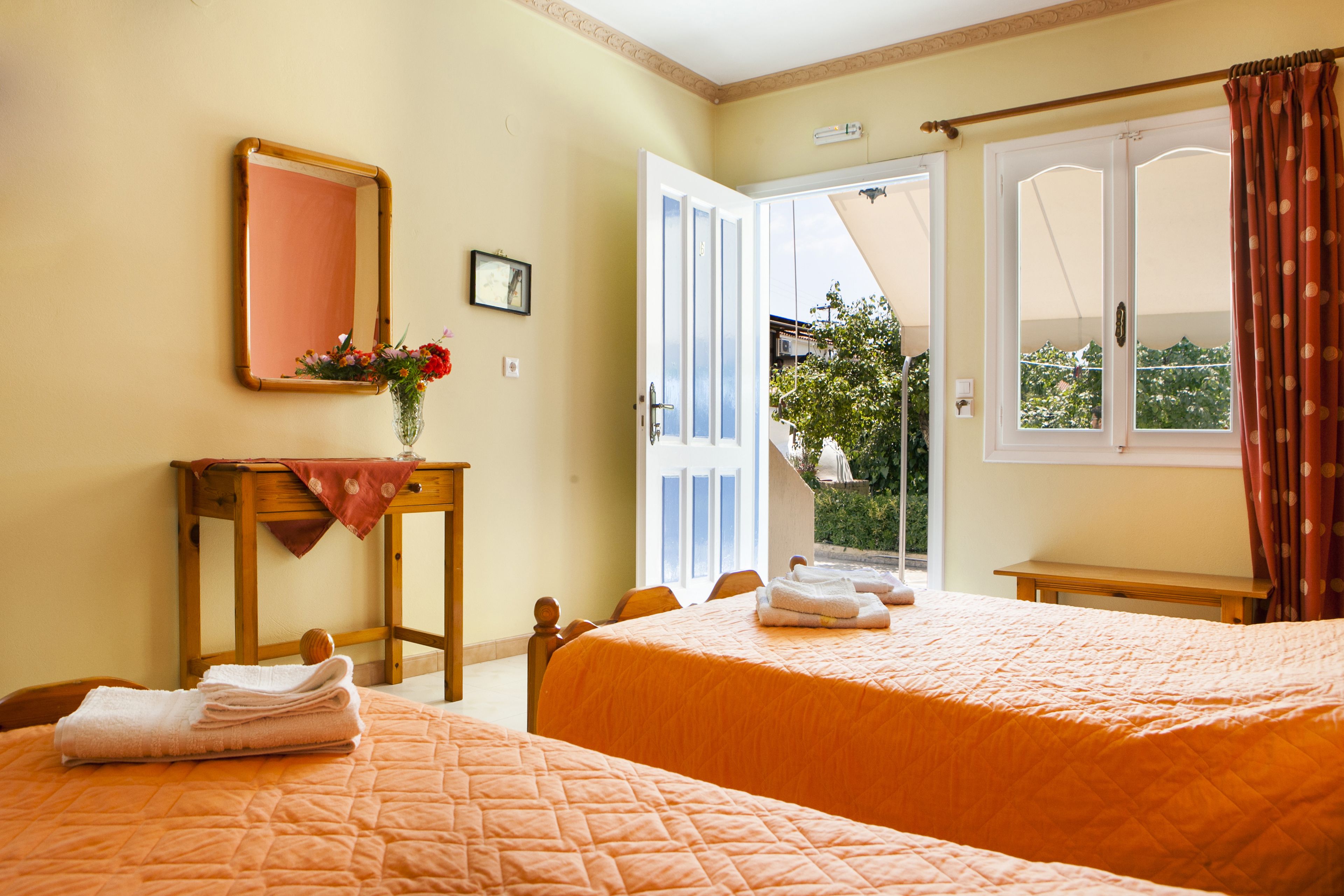 Apartment (Triple) | In-room safe, blackout curtains, free cots/infant beds, rollaway beds