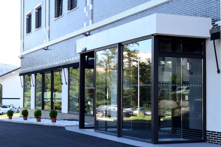 Exterior. Hotel New Bilbao Airport