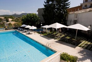 Outdoor pool, pool loungers - Hotel Segle XX (Tremp)