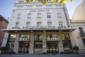 Front of property - Hotel Segle XX (Tremp)