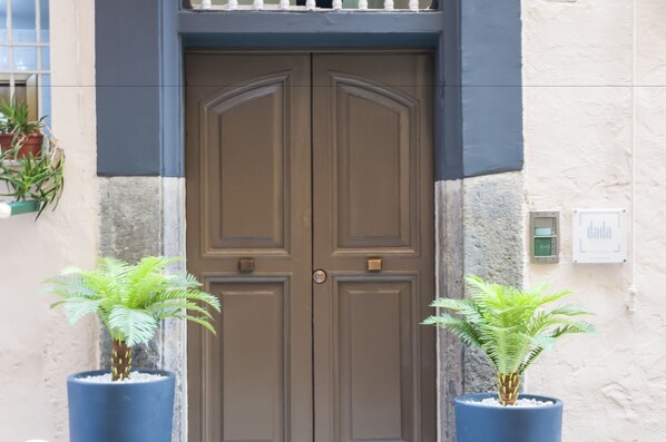 Entrada al alojamiento