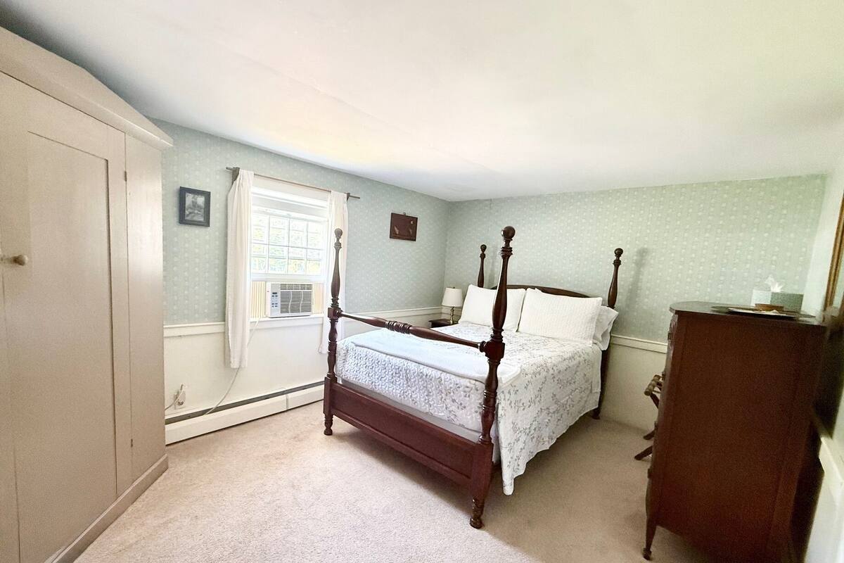 Room, 1 Double Bed | 1 bedroom, premium bedding, iron/ironing board, free WiFi