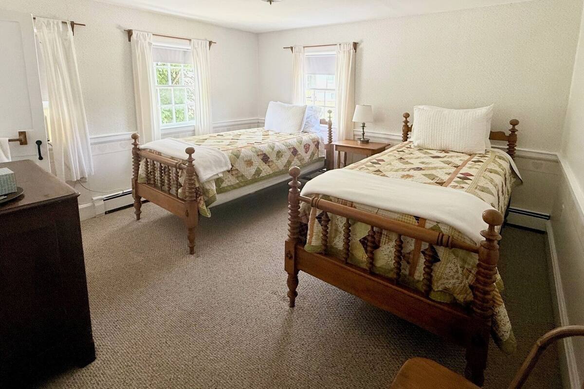 Twin Room, 2 Twin Beds | 1 bedroom, premium bedding, iron/ironing board, free WiFi