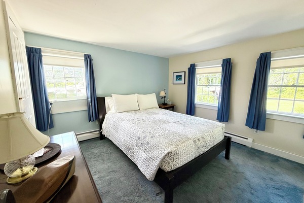 Room, 1 Queen Bed | Premium bedding, iron/ironing board, free WiFi, bed sheets