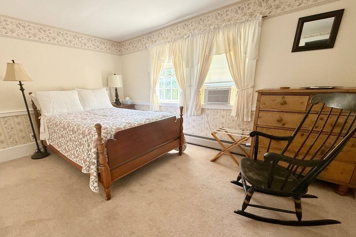 Room, 1 Double Bed | 1 bedroom, premium bedding, iron/ironing board, free WiFi