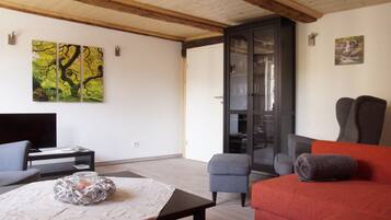 Classic Apartment, 2 Bedrooms, Kitchen, City View (5) | Living area | Flat-screen TV