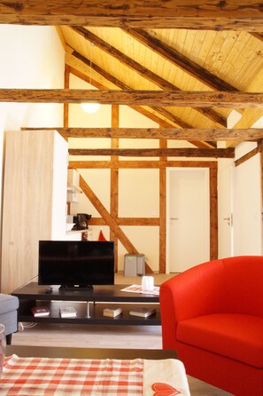 Classic Apartment, 1 Bedroom, Kitchen, Garden View (4) | Living area