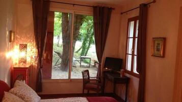 Literie de qualité supérieure, fer et planche à repasser, Wi-Fi gratuit