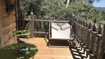 Perched Cabin with private spa | Terrace/patio