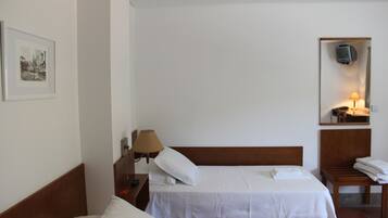 House, 6 Bedrooms | Minibar, soundproofing, iron/ironing board, cribs/infant beds