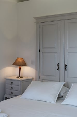 Minibar, soundproofing, iron/ironing board, cots/infant beds - Propriedade do Pires (Guimarães)