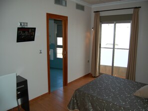 Double Room (Double bed) | Desk, soundproofing, rollaway beds, free WiFi - Hotel Almoradi (Almoradi)