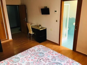 Bureau, chambres insonorisées, lits pliants/supplémentaires