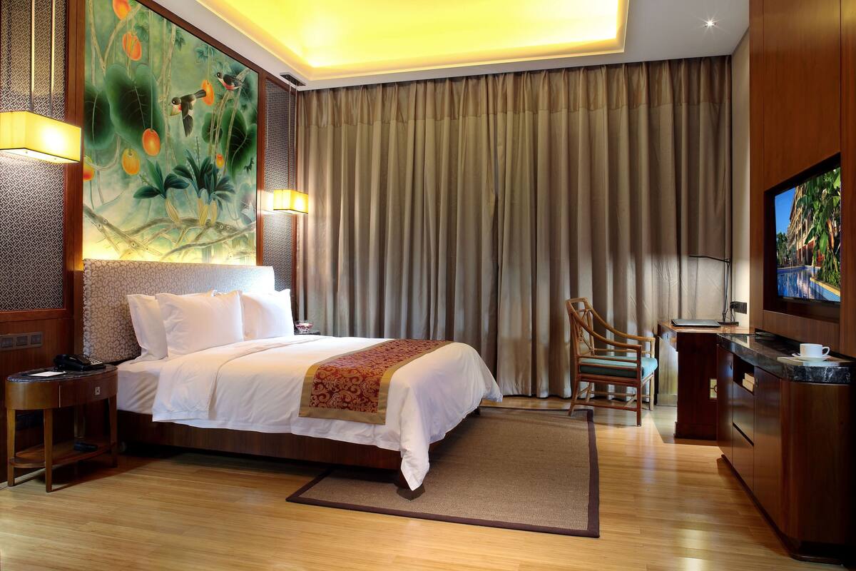Superior Suite, 2 Bedrooms | Minibar, in-room safe, desk, blackout curtains