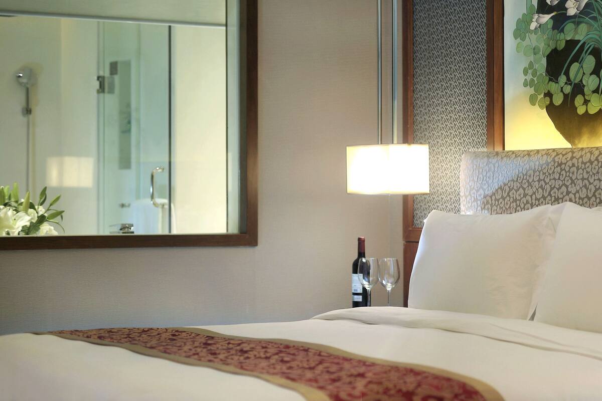 Business Room (Executive) | Minibar, in-room safe, desk, blackout curtains
