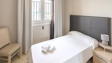 Bureau, rideaux occultants, chambres insonorisées