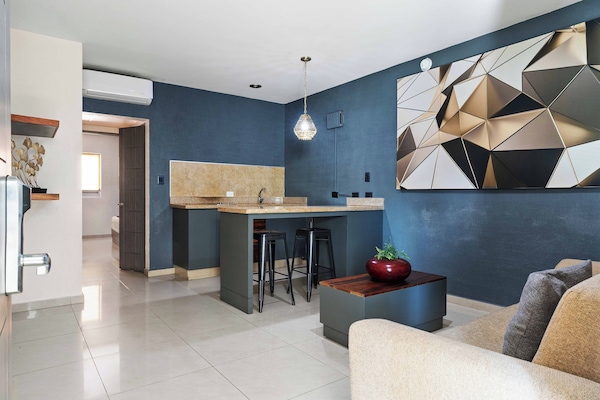 Suite, 2 Double Beds | Private kitchen | Mini-fridge, microwave, stovetop, rice cooker