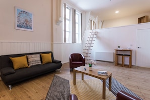 Lounge - James Reckitt Library Serviced Apartments Hull Serviced Apartments HSA (Hull)