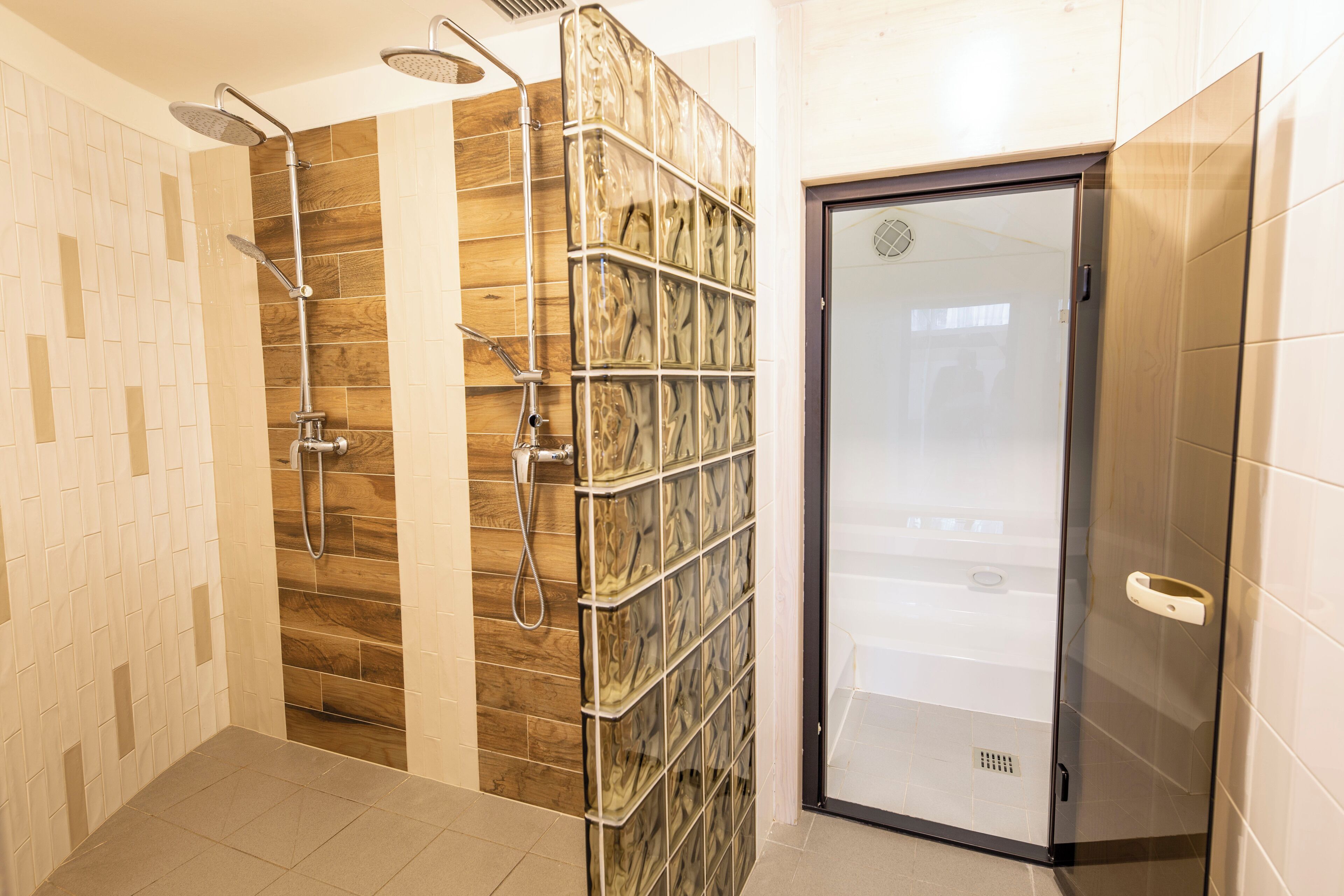 sauna, body treatments, aromatherapy, hot stone massages