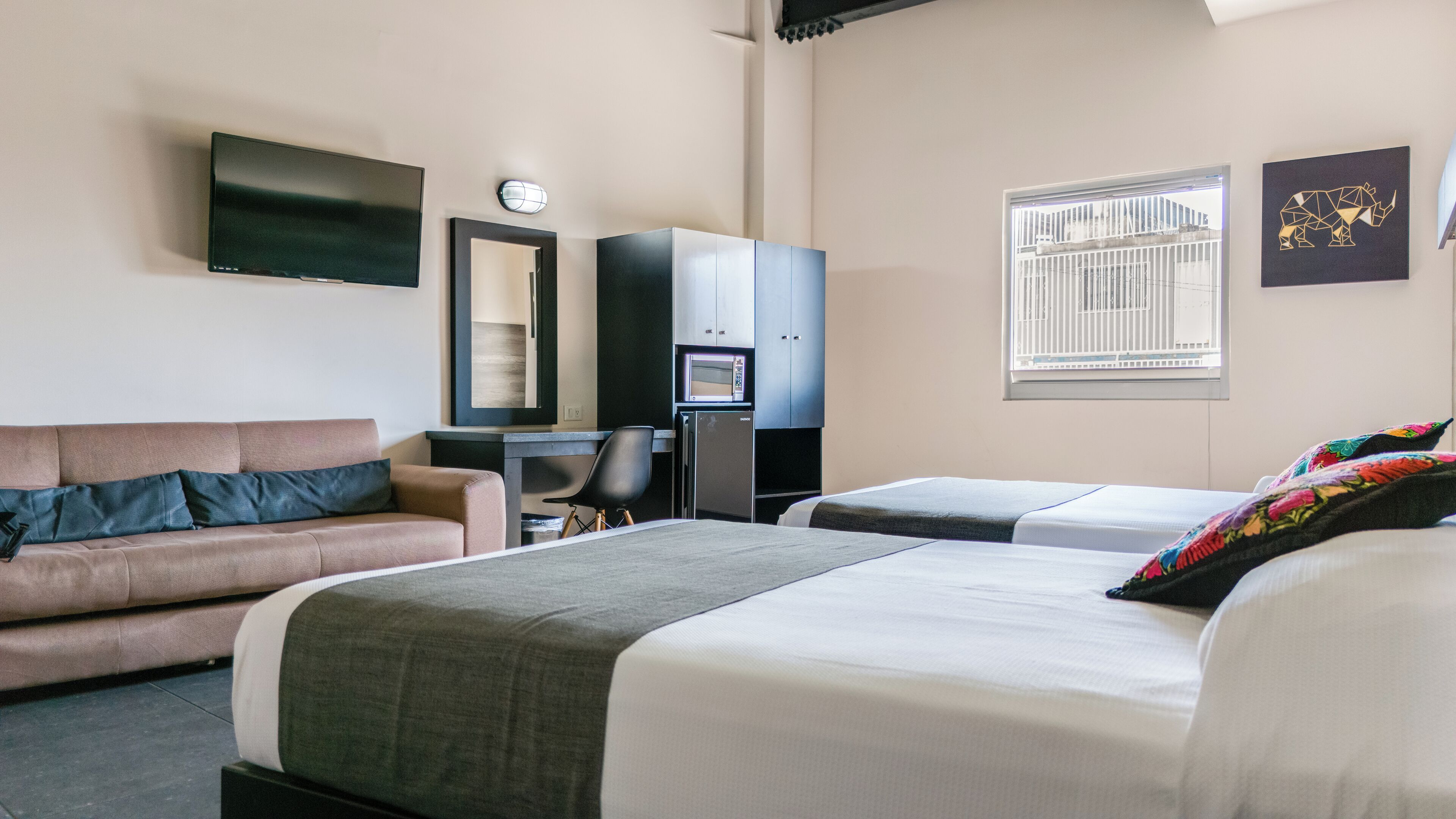 suite, multiple beds | hypo-allergenic bedding, desk, iron/ironing board, free wifi