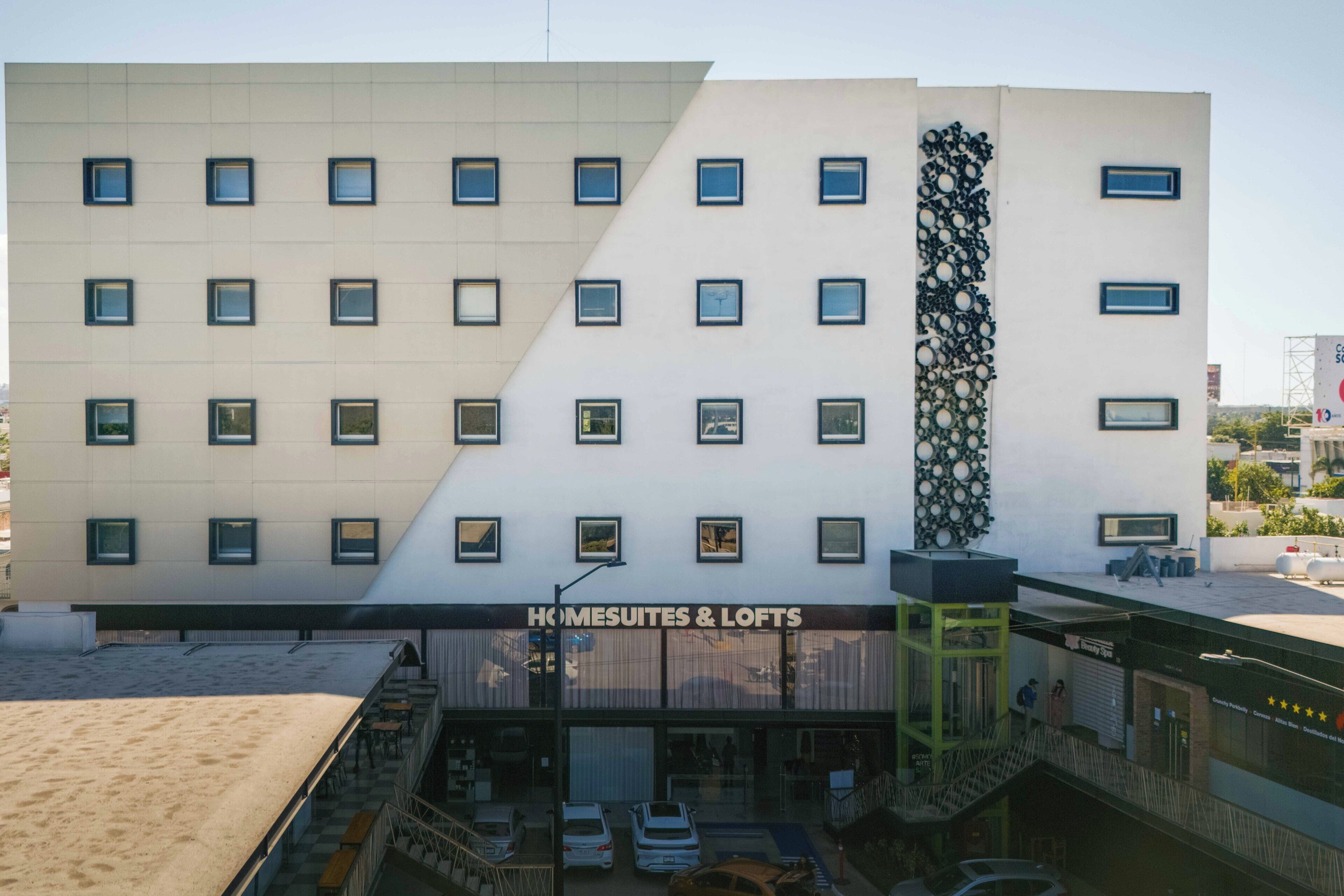 Vista frontal de la propiedad