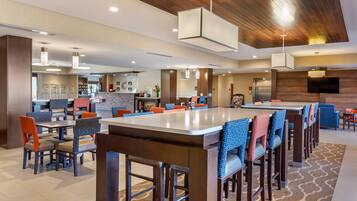 Sudah termasuk sarapan prasmanan setiap hari